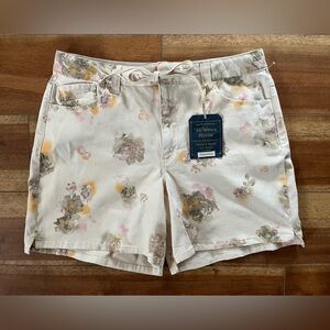 Democracy Women's Cream Floral Print Shorts